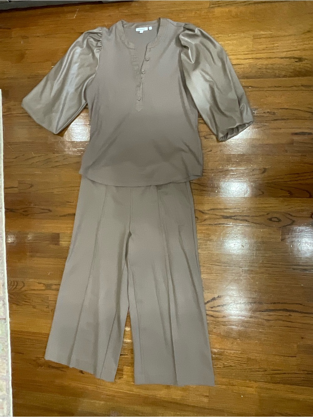 CHICO’S NEW W TAG PINTUCK SO SLIMMING CROP PANTS & MATCHING HENLEY TOP FAUX LEAT